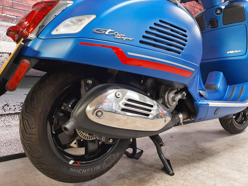 Vespa GTS300 Super Sport 2021 Model Blue