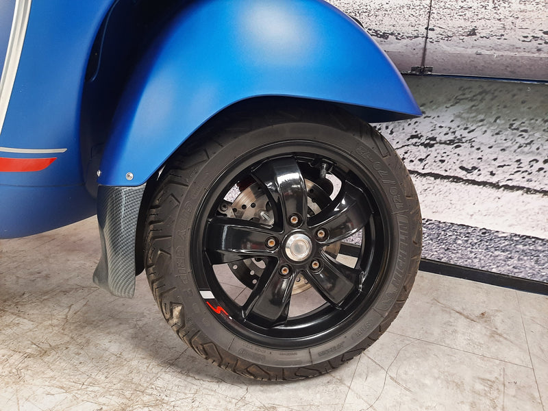 Vespa GTS300 Super Sport 2021 Model Blue