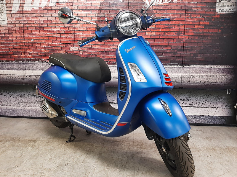 Vespa GTS300 Super Sport 2021 Model Blue