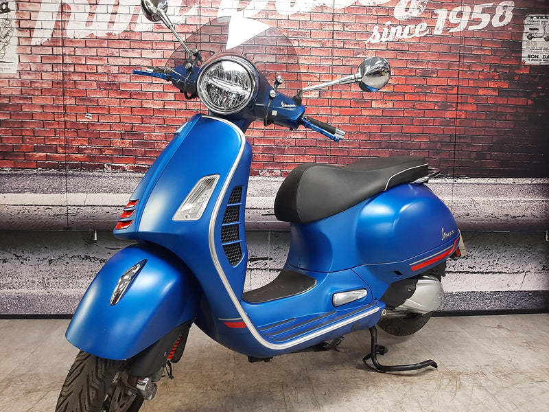 Vespa GTS300 Super Sport 2021 Model Blue