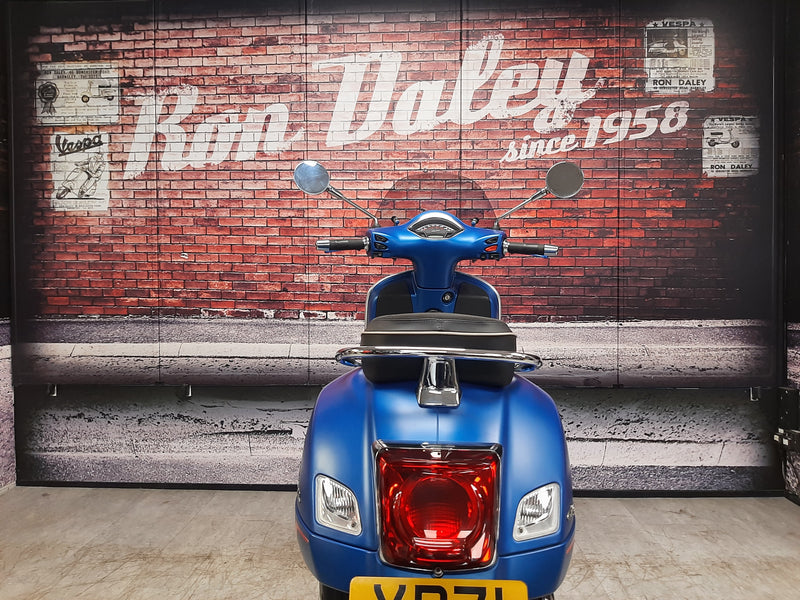 Vespa GTS300 Super Sport 2021 Model Blue