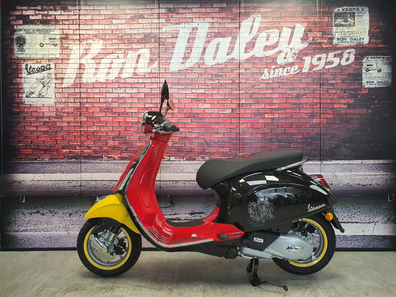 Vespa Primavera 125 Disney Mickey Mouse Edition